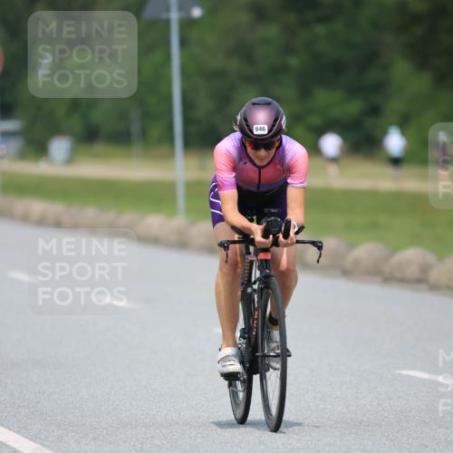21.06.2025 - 27. Vierlanden-Triathlon H.Heesch http://msf.ph/oto/7997938 15.06.2025 12:26:34 Radfahren 663, 946 meine-sportfotos.de