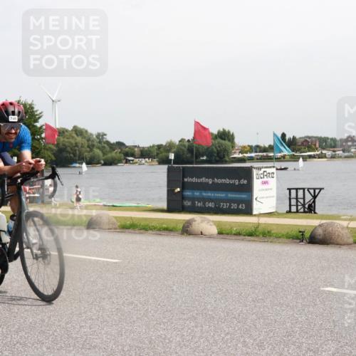 15.06.2025 - 27. Vierlanden-Triathlon H.Heesch http://msf.ph/oto/7997942 15.06.2025 11:34:39 Radfahren 250, 740, 935 meine-sportfotos.de