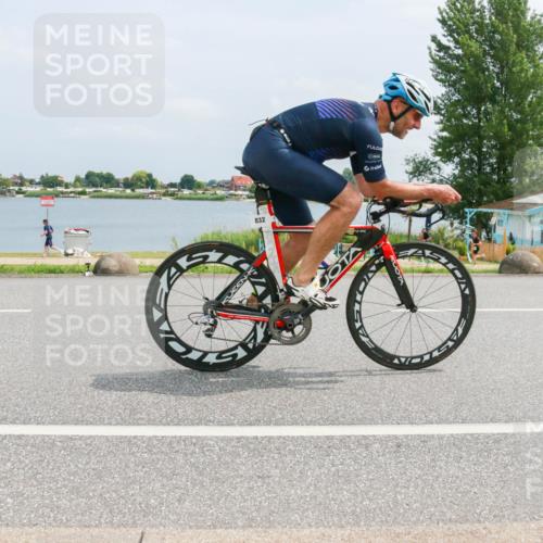 21.06.2025 - 27. Vierlanden-Triathlon H.Heesch http://msf.ph/oto/7997946 15.06.2025 12:28:31 Radfahren 832 meine-sportfotos.de