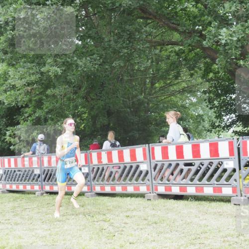 21.06.2025 - 27. Vierlanden-Triathlon KatJ http://msf.ph/oto/7997955 15.06.2025 12:52:07 Ziel 979 meine-sportfotos.de
