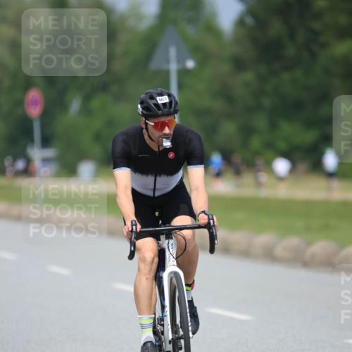 21.06.2025 - 27. Vierlanden-Triathlon H.Heesch http://msf.ph/oto/7997972 15.06.2025 12:26:36 Radfahren 663, 946, 985 meine-sportfotos.de