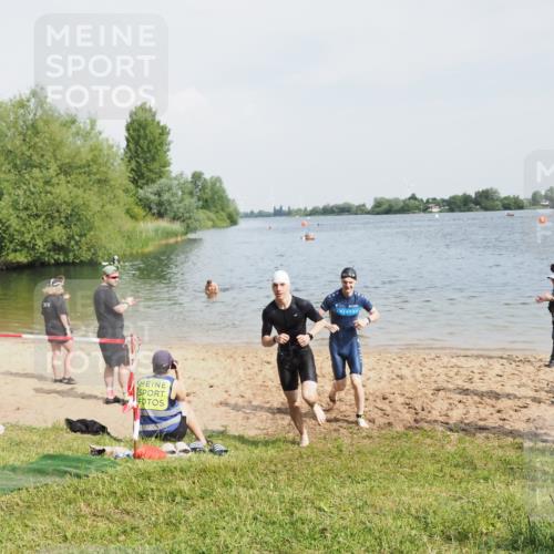 21.06.2025 - 27. Vierlanden-Triathlon MichiJ http://msf.ph/oto/7997975 15.06.2026 09:59:57 Schwimmen 351, 358 meine-sportfotos.de