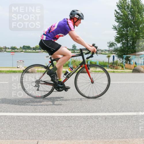 21.06.2025 - 27. Vierlanden-Triathlon H.Heesch http://msf.ph/oto/7997977 15.06.2025 12:28:39 Radfahren 734 meine-sportfotos.de