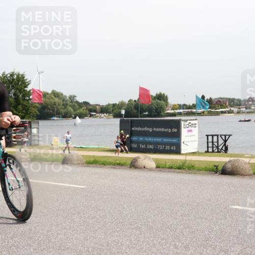 15.06.2025 - 27. Vierlanden-Triathlon H.Heesch http://msf.ph/oto/7997986 15.06.2025 11:34:51 Radfahren 707, 760 meine-sportfotos.de