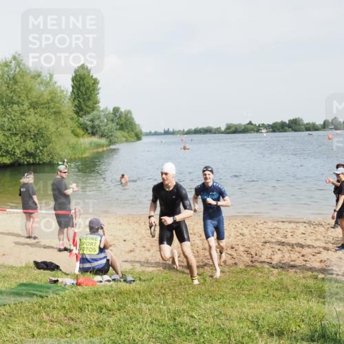 21.06.2025 - 27. Vierlanden-Triathlon MichiJ http://msf.ph/oto/7997992 15.06.2026 09:59:57 Schwimmen 351, 358 meine-sportfotos.de