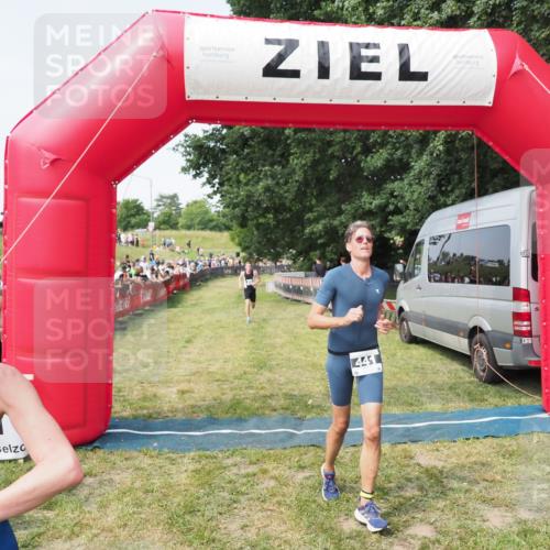 21.06.2025 - 27. Vierlanden-Triathlon MichiJ http://msf.ph/oto/7997997 15.06.2026 11:21:06 Ziel 409, 441, 512 meine-sportfotos.de