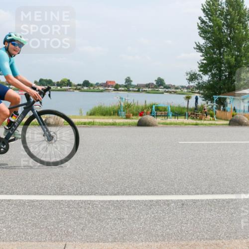 21.06.2025 - 27. Vierlanden-Triathlon H.Heesch http://msf.ph/oto/7998003 15.06.2025 12:29:00 Radfahren 215 meine-sportfotos.de