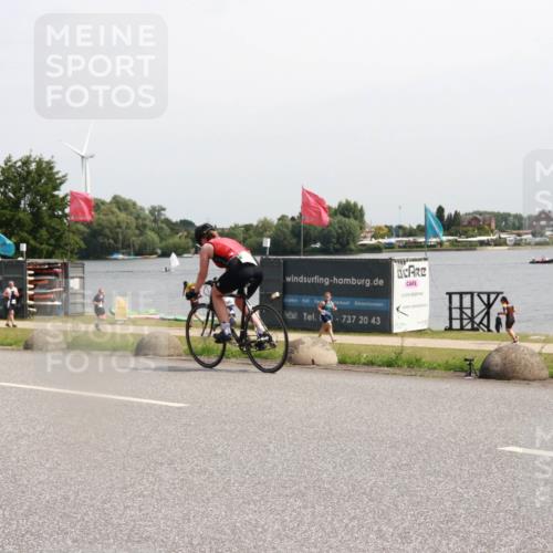 15.06.2025 - 27. Vierlanden-Triathlon H.Heesch http://msf.ph/oto/7998006 15.06.2025 11:34:52 Radfahren 707, 760, 894 meine-sportfotos.de