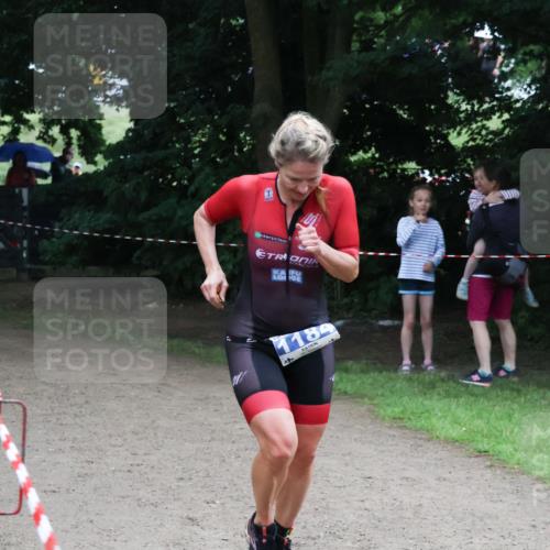 21.06.2025 - 27. Vierlanden-Triathlon Lena Gebhardt http://msf.ph/oto/7998020 15.06.2025 13:55:56 Laufen 1184 meine-sportfotos.de