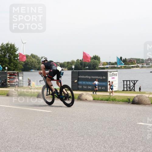 15.06.2025 - 27. Vierlanden-Triathlon H.Heesch http://msf.ph/oto/7998033 15.06.2025 11:34:53 Radfahren 707, 760, 894 meine-sportfotos.de