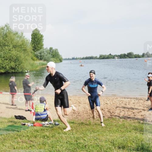 21.06.2025 - 27. Vierlanden-Triathlon MichiJ http://msf.ph/oto/7998041 15.06.2026 09:59:57 Schwimmen 351, 358 meine-sportfotos.de