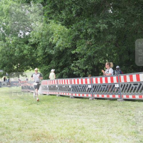 21.06.2025 - 27. Vierlanden-Triathlon KatJ http://msf.ph/oto/7998045 15.06.2025 12:52:33 Ziel 735 meine-sportfotos.de