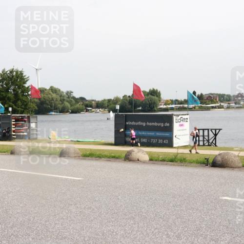 15.06.2025 - 27. Vierlanden-Triathlon H.Heesch http://msf.ph/oto/7998052 15.06.2025 11:35:04 Radfahren 715 meine-sportfotos.de