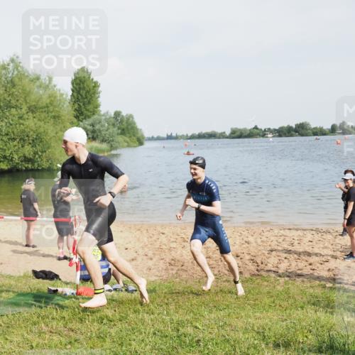 21.06.2025 - 27. Vierlanden-Triathlon MichiJ http://msf.ph/oto/7998055 15.06.2026 09:59:57 Schwimmen 351, 358 meine-sportfotos.de