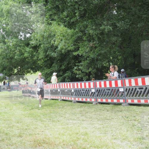 21.06.2025 - 27. Vierlanden-Triathlon KatJ http://msf.ph/oto/7998056 15.06.2025 12:52:33 Ziel 735 meine-sportfotos.de