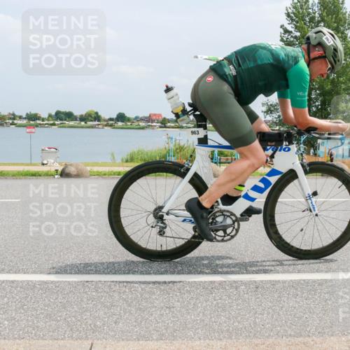 21.06.2025 - 27. Vierlanden-Triathlon H.Heesch http://msf.ph/oto/7998057 15.06.2025 12:29:11 Radfahren 963 meine-sportfotos.de