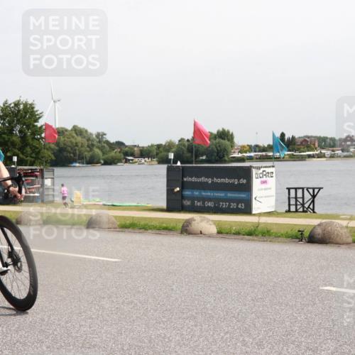 15.06.2025 - 27. Vierlanden-Triathlon H.Heesch http://msf.ph/oto/7998062 15.06.2025 11:35:07 Radfahren 662, 715 meine-sportfotos.de