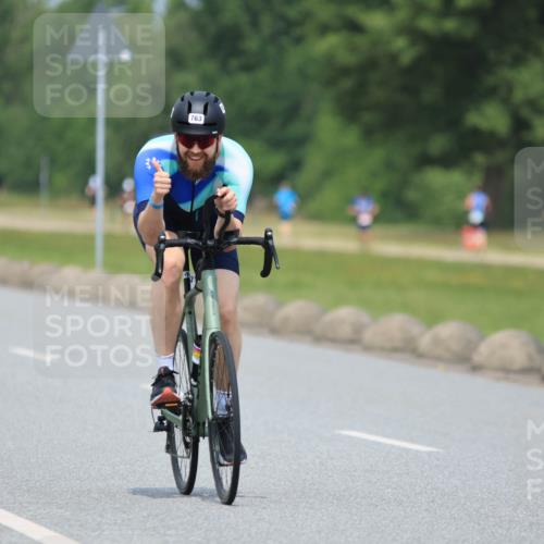21.06.2025 - 27. Vierlanden-Triathlon H.Heesch http://msf.ph/oto/7998073 15.06.2025 12:27:33 Radfahren 763, 783, 786 meine-sportfotos.de