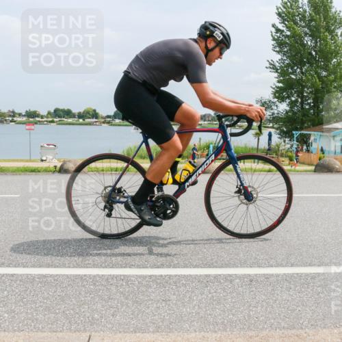 21.06.2025 - 27. Vierlanden-Triathlon H.Heesch http://msf.ph/oto/7998075 15.06.2025 12:29:21 Radfahren 958 meine-sportfotos.de