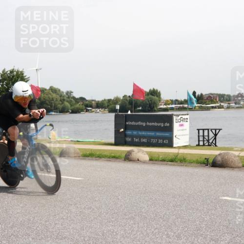 15.06.2025 - 27. Vierlanden-Triathlon H.Heesch http://msf.ph/oto/7998076 15.06.2025 11:35:08 Radfahren 662, 715 meine-sportfotos.de
