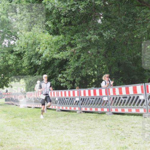 21.06.2025 - 27. Vierlanden-Triathlon KatJ http://msf.ph/oto/7998077 15.06.2025 12:52:33 Ziel 735 meine-sportfotos.de