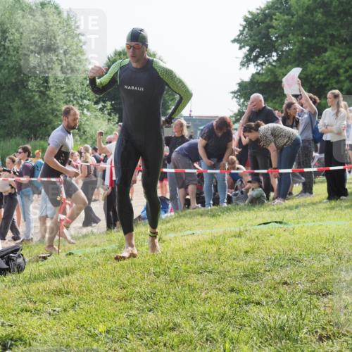 15.06.2025 - 27. Vierlanden-Triathlon KatJ http://msf.ph/oto/7998085 15.06.2025 09:56:03 Schwimmen 268, 280, 283, 308, 310, 312, 322, 331, 338 meine-sportfotos.de