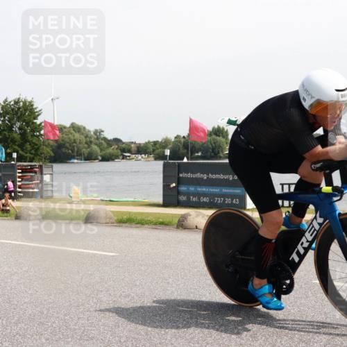 15.06.2025 - 27. Vierlanden-Triathlon H.Heesch http://msf.ph/oto/7998093 15.06.2025 11:35:09 Radfahren 662, 715 meine-sportfotos.de