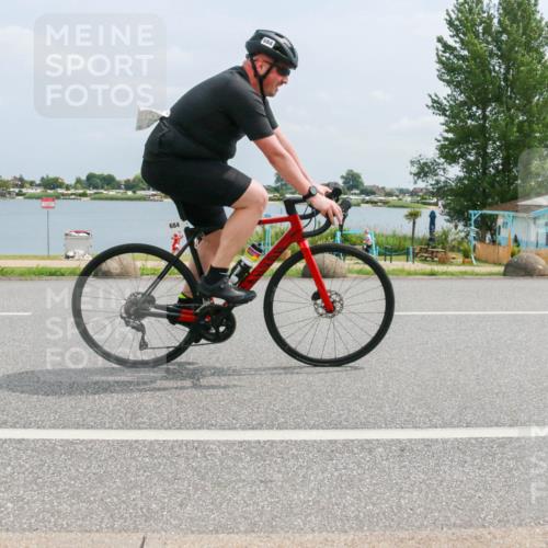 21.06.2025 - 27. Vierlanden-Triathlon H.Heesch http://msf.ph/oto/7998098 15.06.2025 12:29:26 Radfahren 684 meine-sportfotos.de