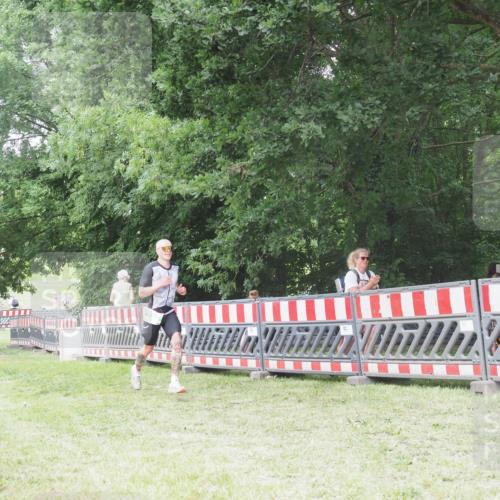 21.06.2025 - 27. Vierlanden-Triathlon KatJ http://msf.ph/oto/7998105 15.06.2025 12:52:34 Ziel 735 meine-sportfotos.de