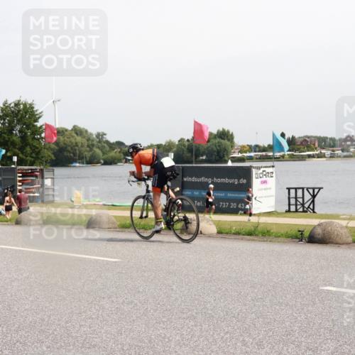 15.06.2025 - 27. Vierlanden-Triathlon H.Heesch http://msf.ph/oto/7998117 15.06.2025 11:35:16 Radfahren 695 meine-sportfotos.de