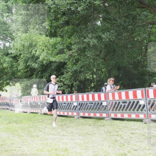 21.06.2025 - 27. Vierlanden-Triathlon KatJ http://msf.ph/oto/7998123 15.06.2025 12:52:34 Ziel 735 meine-sportfotos.de