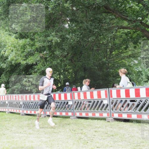 21.06.2025 - 27. Vierlanden-Triathlon KatJ http://msf.ph/oto/7998135 15.06.2025 12:52:34 Ziel 735 meine-sportfotos.de
