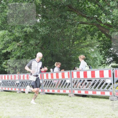 21.06.2025 - 27. Vierlanden-Triathlon KatJ http://msf.ph/oto/7998159 15.06.2025 12:52:35 Ziel 735 meine-sportfotos.de
