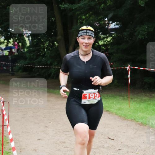21.06.2025 - 27. Vierlanden-Triathlon Lena Gebhardt http://msf.ph/oto/7998166 15.06.2025 13:56:05 Laufen 199 meine-sportfotos.de