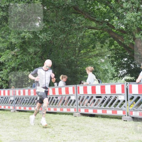 21.06.2025 - 27. Vierlanden-Triathlon KatJ http://msf.ph/oto/7998171 15.06.2025 12:52:35 Ziel 735 meine-sportfotos.de
