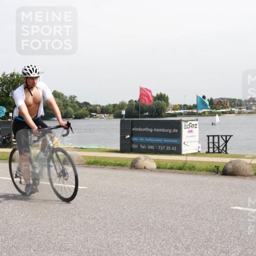 15.06.2025 - 27. Vierlanden-Triathlon H.Heesch http://msf.ph/oto/7998172 15.06.2025 11:35:27 Radfahren 58, 656, 922 meine-sportfotos.de