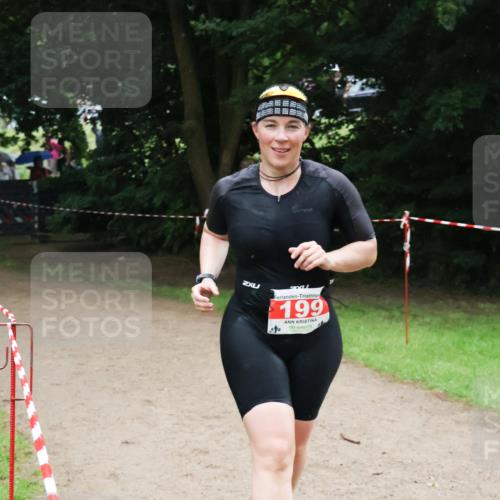 21.06.2025 - 27. Vierlanden-Triathlon Lena Gebhardt http://msf.ph/oto/7998180 15.06.2025 13:56:05 Laufen 199 meine-sportfotos.de