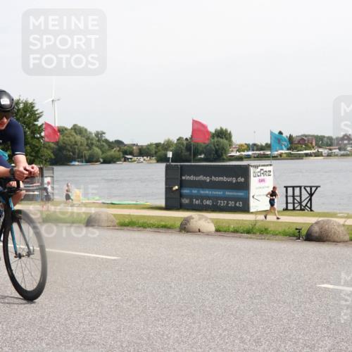 15.06.2025 - 27. Vierlanden-Triathlon H.Heesch http://msf.ph/oto/7998184 15.06.2025 11:35:39 Radfahren 705 meine-sportfotos.de
