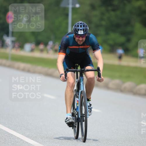 21.06.2025 - 27. Vierlanden-Triathlon H.Heesch http://msf.ph/oto/7998187 15.06.2025 12:27:40 Radfahren 783, 786 meine-sportfotos.de