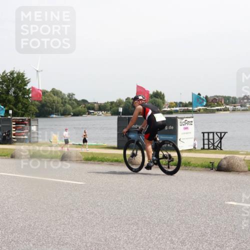 15.06.2025 - 27. Vierlanden-Triathlon H.Heesch http://msf.ph/oto/7998198 15.06.2025 11:35:40 Radfahren 705 meine-sportfotos.de