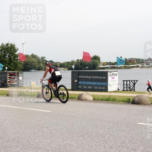 15.06.2025 - 27. Vierlanden-Triathlon H.Heesch http://msf.ph/oto/7998207 15.06.2025 11:35:41 Radfahren 705, 903 meine-sportfotos.de