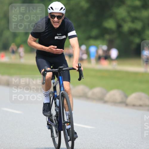 21.06.2025 - 27. Vierlanden-Triathlon H.Heesch http://msf.ph/oto/7998220 15.06.2025 12:28:02 Radfahren 845, 857, 892 meine-sportfotos.de