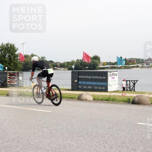 15.06.2025 - 27. Vierlanden-Triathlon H.Heesch http://msf.ph/oto/7998221 15.06.2025 11:35:48 Radfahren 70, 735, 903 meine-sportfotos.de