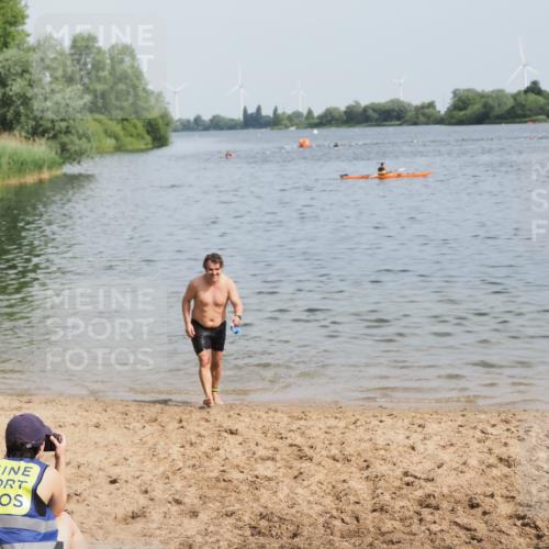 21.06.2025 - 27. Vierlanden-Triathlon MichiJ http://msf.ph/oto/7998223 15.06.2026 10:00:09 Schwimmen 290 meine-sportfotos.de