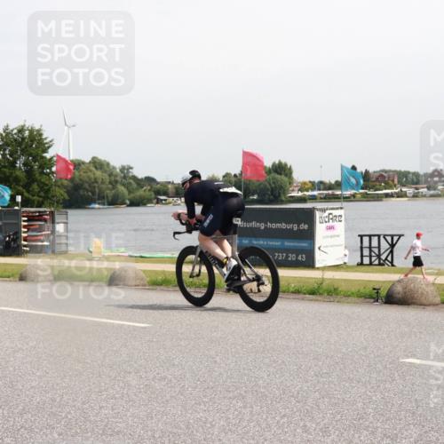 15.06.2025 - 27. Vierlanden-Triathlon H.Heesch http://msf.ph/oto/7998230 15.06.2025 11:35:49 Radfahren 70, 735, 903 meine-sportfotos.de
