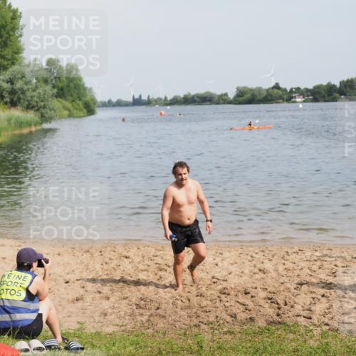 21.06.2025 - 27. Vierlanden-Triathlon MichiJ http://msf.ph/oto/7998231 15.06.2026 10:00:13 Schwimmen 290 meine-sportfotos.de