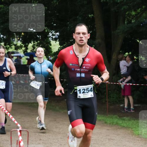 21.06.2025 - 27. Vierlanden-Triathlon Lena Gebhardt http://msf.ph/oto/7998268 15.06.2025 13:56:34 Laufen 68, 2025, 1254 meine-sportfotos.de