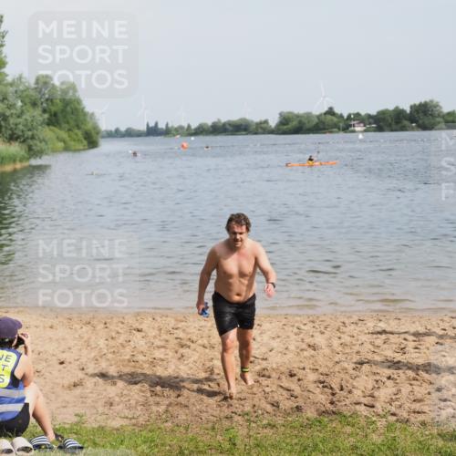 21.06.2025 - 27. Vierlanden-Triathlon MichiJ http://msf.ph/oto/7998270 15.06.2026 10:00:14 Schwimmen 290 meine-sportfotos.de