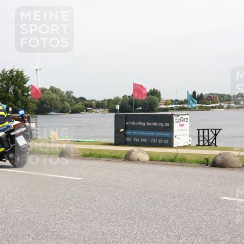 15.06.2025 - 27. Vierlanden-Triathlon H.Heesch http://msf.ph/oto/7998276 15.06.2025 11:35:50 Radfahren 70, 735, 736 meine-sportfotos.de