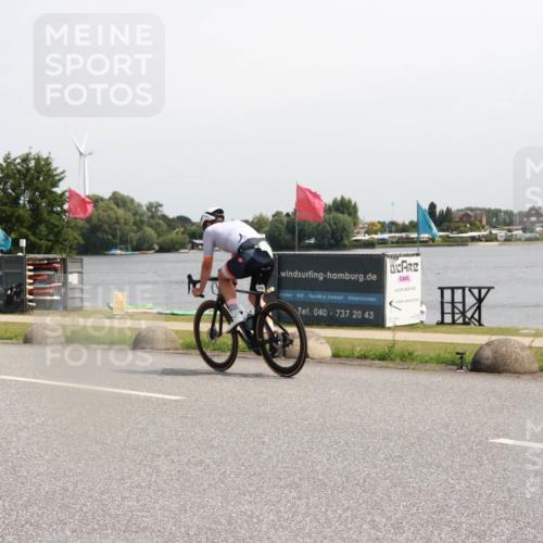 15.06.2025 - 27. Vierlanden-Triathlon H.Heesch http://msf.ph/oto/7998294 15.06.2025 11:35:52 Radfahren 70, 735, 736 meine-sportfotos.de